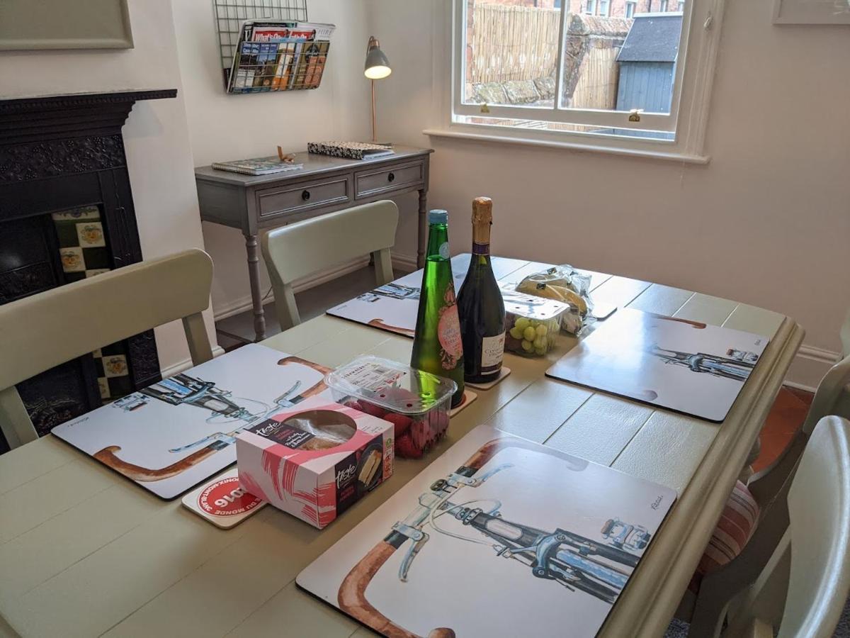 Luxury Townhouse In Town Centre, Views, River Walk, Free Parking Shrewsbury Kültér fotó
